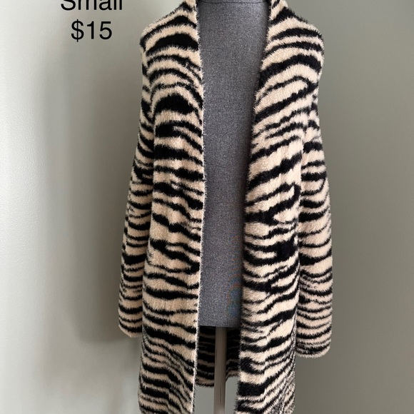 Loft cardigan. Black/white zebra print - Picture 2 of 2